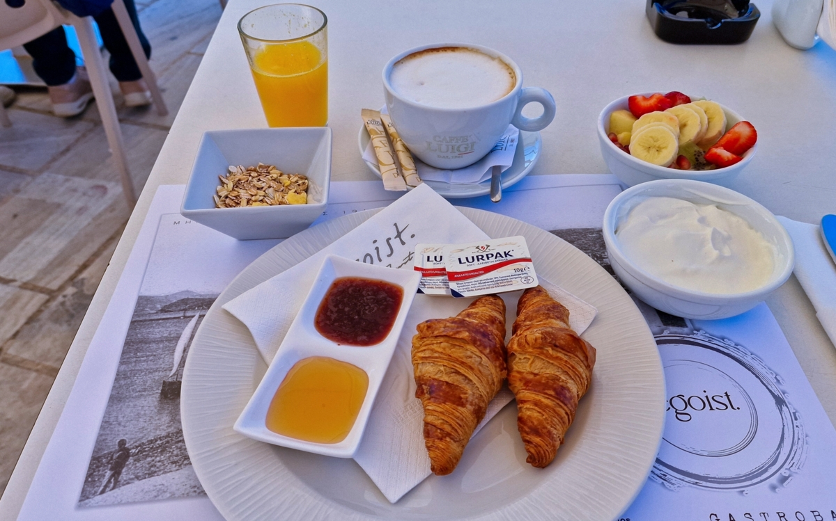 Breakfast at Egoist cafe, Adamas, Milos
